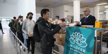Nilüfer Belediyesi’nden öğrencilere iftar yemeği