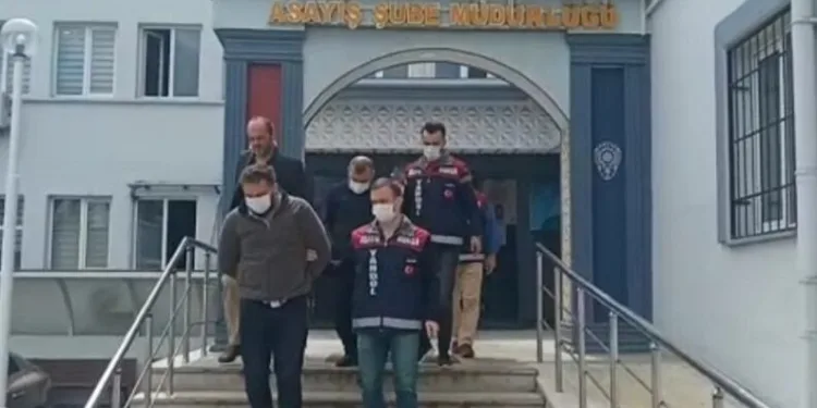 Bursa’da kuyumcuya sahte altın satan 2 kişi tutuklandı
