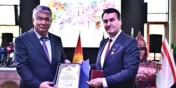 TÜRKSOY’dan Dündar’a onur madalyası