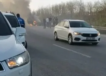 Bursa’da seyir halindeki araçta yangın çıktı
