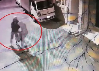 Bursa’da hırsızların kafasına balkondan tabak yağdı