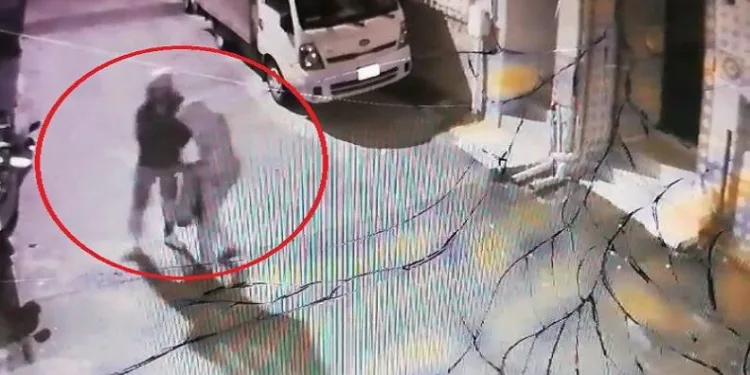 Bursa’da hırsızların kafasına balkondan tabak yağdı