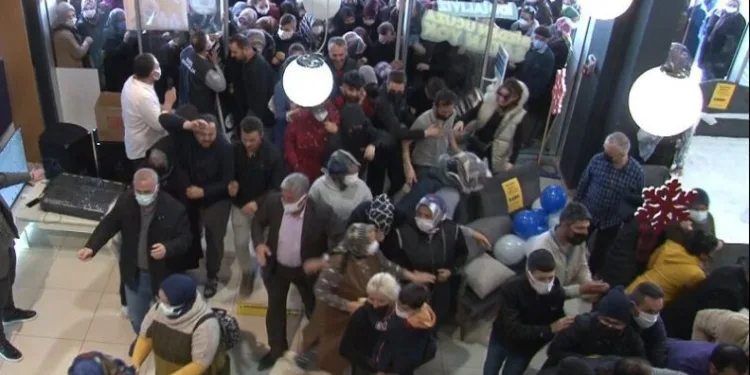 Ankara’da ucuzluk izdihamı