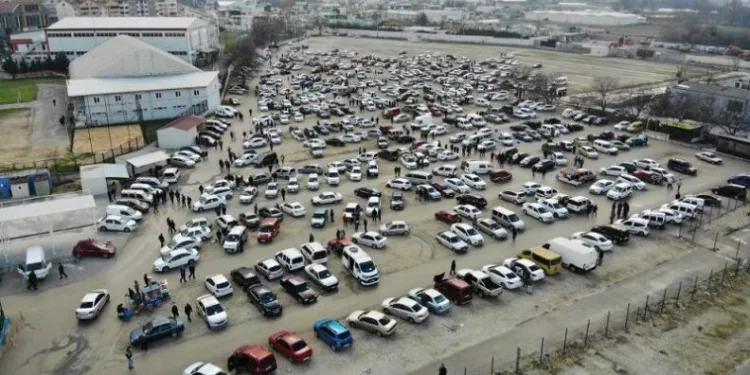 Bursa’da ikinci el otomobil pazarında hareketlilik başladı