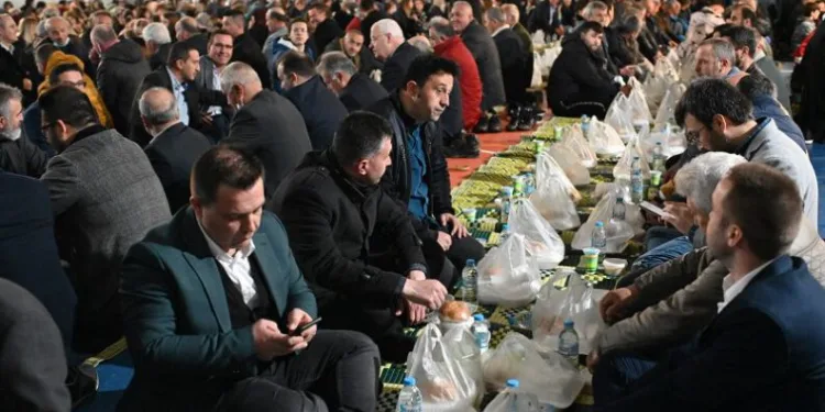 İftar sofraları Balkanlar’da kuruldu