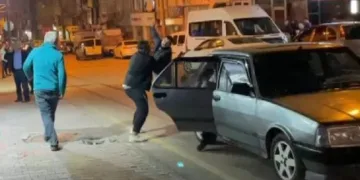 Bursa’da cadde ortasında bıçaklı kavga