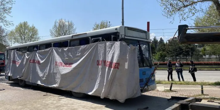 Patlamanın yaşandığı otobüs bölgeden kaldırıldı