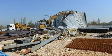 Bursa’da kaçak iş yeri 3’üncü kez yıkıldı