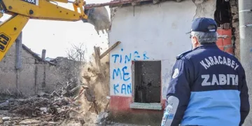 Karacabey’de metruk bina mücadelesi hız kesmiyor