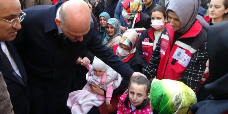 Bakan Soylu’dan şehit kızına teselli