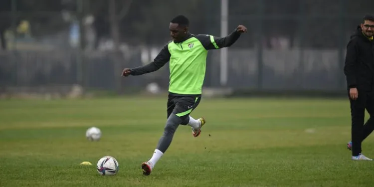 Bursaspor, Thievy Bifouma’yı affetti
