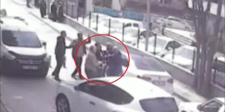 Bursa’da yol verme kavgası! Sürücüler birbirine girdi