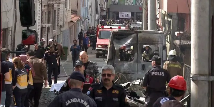 Bursa’da tek motorlu evlerin arasına düştü: 2 ölü