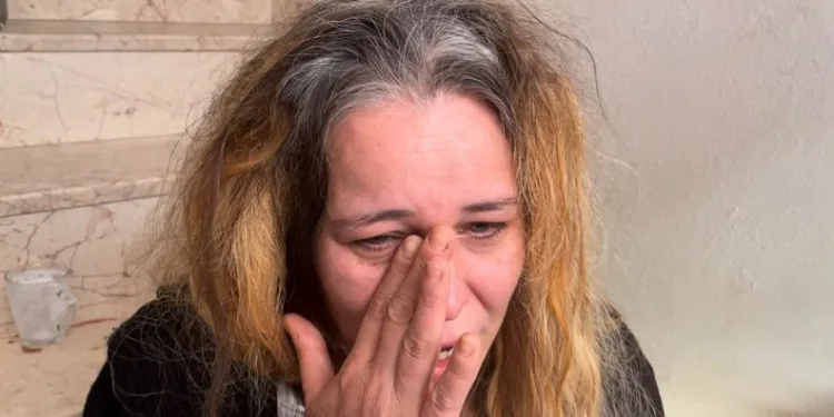 Uçağın çarptığı evin sahibi şok geçirdi, hastaneye kaldırıldı