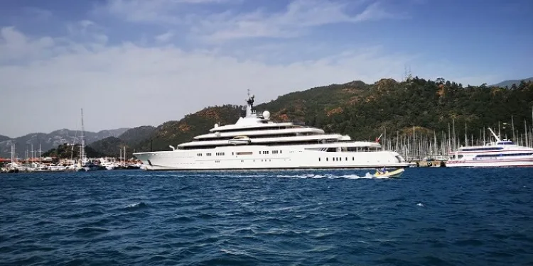 Abramovic’in lüks yatı Marmaris’ten ayrıldı