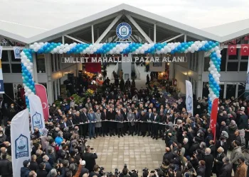 Bursa Millet Mahallesi giyim pazarı hizmete açıldı