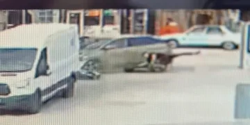 Motosiklet ile cip kafa kafaya çarpıştı