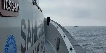 İzmir açıklarında 60 düzensiz göçmen kurtarıldı
