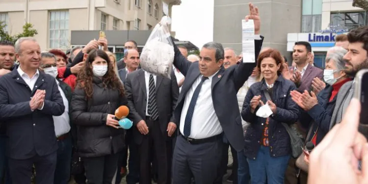 CHP Bursa il teşkilatı elektrik borcunu ödedi