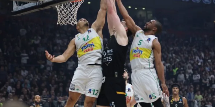 Frutti Extra Bursaspor çeyrek finalde