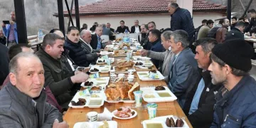 Başkan Dündar Uluçam sakinleriyle iftar açtı