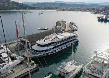 Seferihisar-Samos feribot seferleri başladı