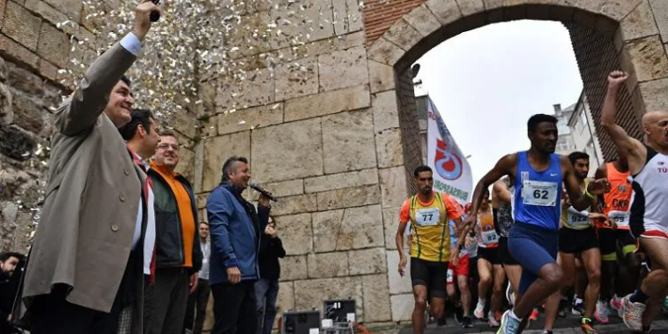 Bursa Osmangazi’de ‘tarihi’ koşu