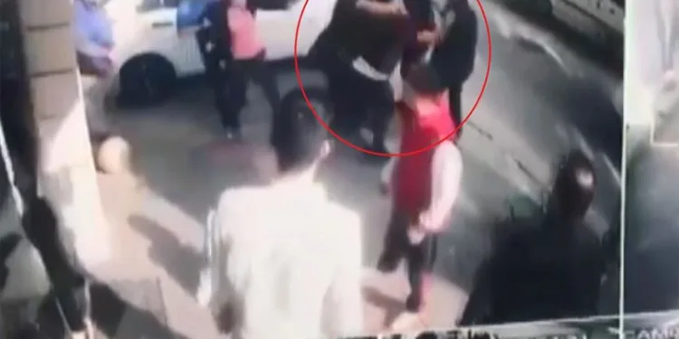 Bursa’da tartıştığı kadını sokak ortasında dövdü