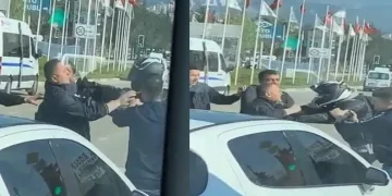 Bursa’da trafik ışıklarında yol verme kavgası