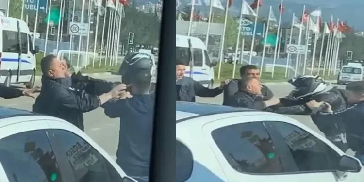 Bursa’da trafik ışıklarında yol verme kavgası
