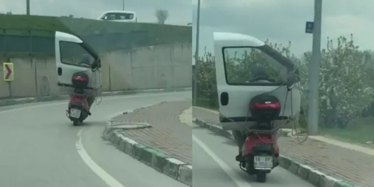 İlginç yolculuk! Motosikletle otomobil kapısı taşıdı