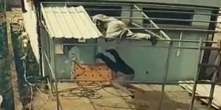Bursa’da inşaat ustası 4 metre yükseklikten düştü