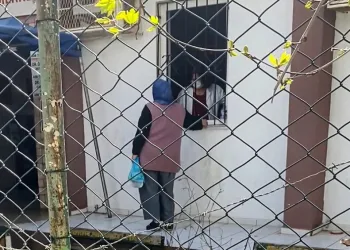 Sağlık ocağında pencereden muayene