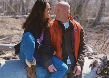 Bruce Willis eşi ile orman terapisinde