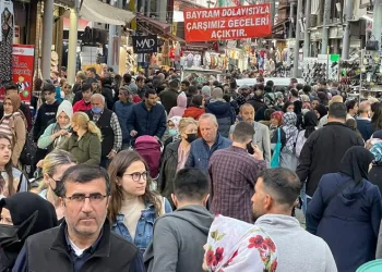 Bursa’da çarşı ve pazarlarda bayram yoğunluğu