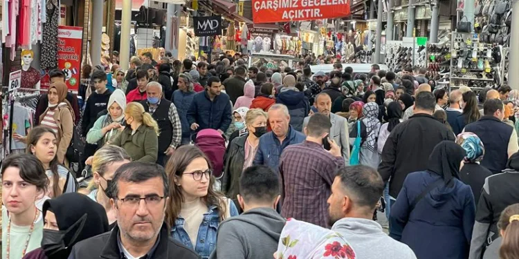 Bursa’da çarşı ve pazarlarda bayram yoğunluğu