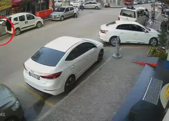Bursa’da aracın bagajını açarken şoku yaşadı