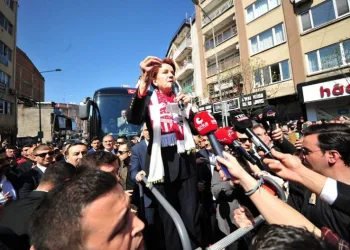 İYİ Parti lideri Akşener Bursa’da esnafı ziyaret etti