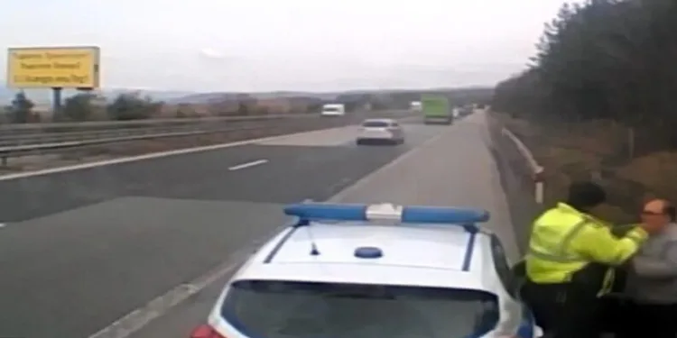 Bulgar polisinden Türk şoföre tokat