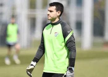 Deniz Aydın, Manisa maçında yok