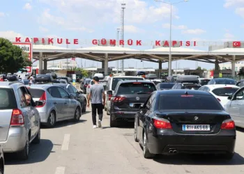 Türkiye’ye aşı sertifikası zorunluluğunu kaldırdı
