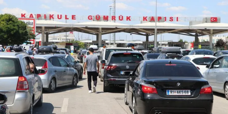 Türkiye’ye aşı sertifikası zorunluluğunu kaldırdı