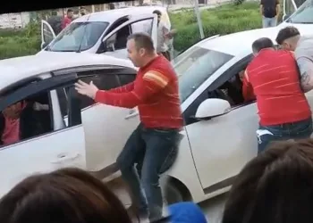 Bursa’da yol verme tartışması! Zor zapt edildi