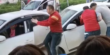 Bursa’da yol verme tartışması! Zor zapt edildi