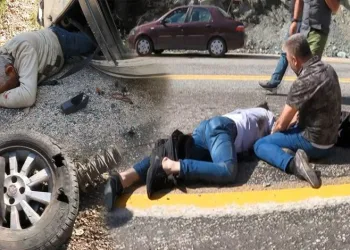 Otomobildeki 5 kişi dehşeti yaşadı! Tekerleği koptu
