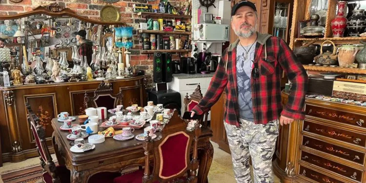 Bursa’da müze gibi antika dükkanı