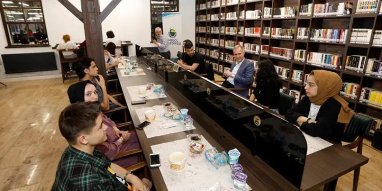 Nöbetçi kitaphanelerde iftar sofrası kuruldu