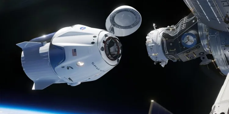 SpaceX uzaya 4 astronot gönderdi