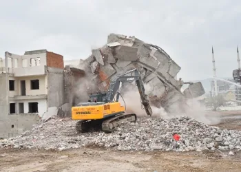 Yiğitler Mahallesi’nde yıkıma hız verildi