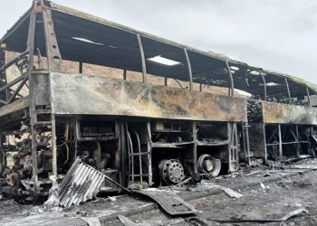 40 yolcu ölümden döndü! Otobüs küle döndü